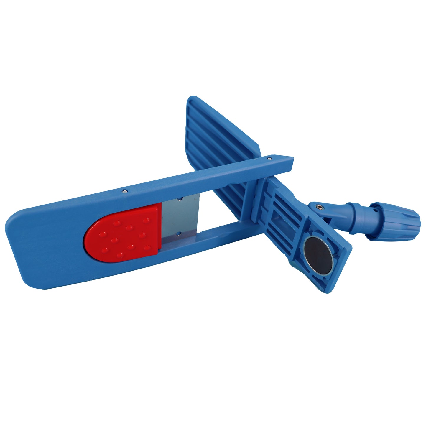 Magnet lomme-fremfører er en rektangulær moppeholder, der er designet til at fastgøre og holde mopper på plads ved hjælp af magneter. Den har en blå base med et rødt område, hvor magneterne sandsynligvis er placeret for at sikre moppen. Der er også et drejeligt led i midten, som gør det muligt at justere vinklen på moppeholderen for nemmere rengøring af forskellige overflader og hjørner