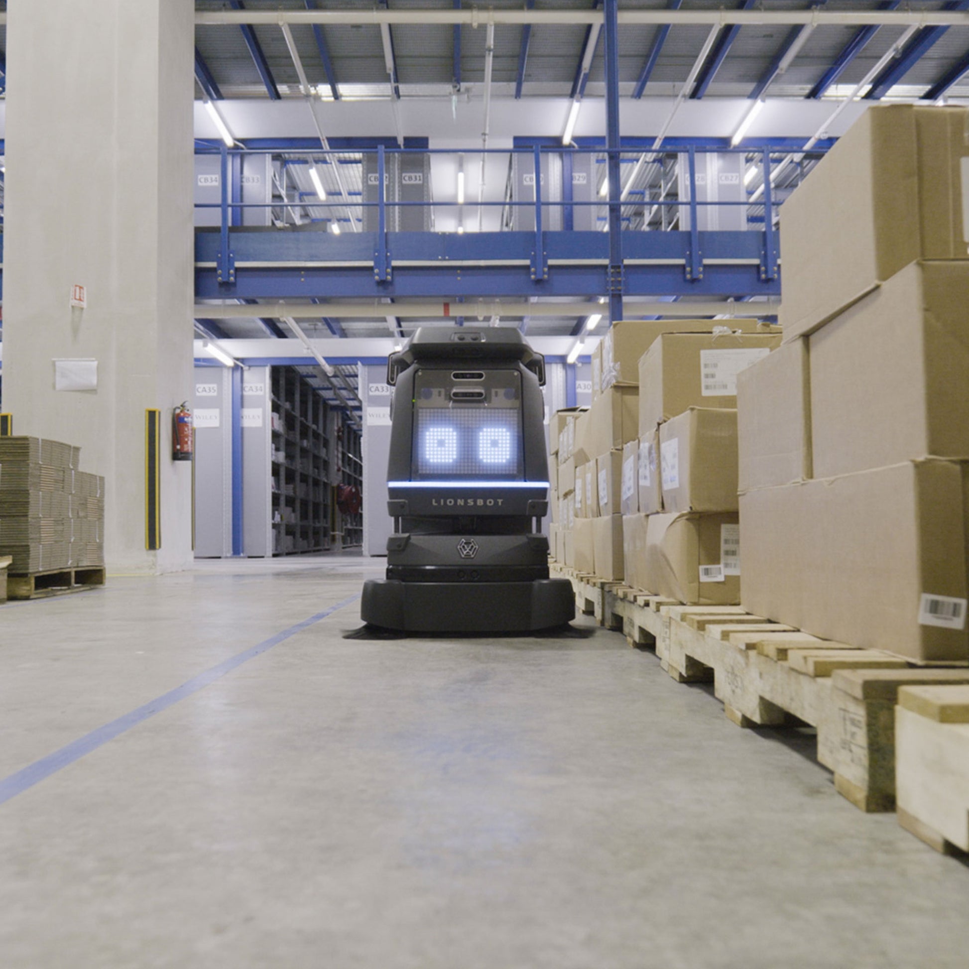 Robotgulvvaskemaskine R3 Scrub Pro med to blå LED-ruder set forfra