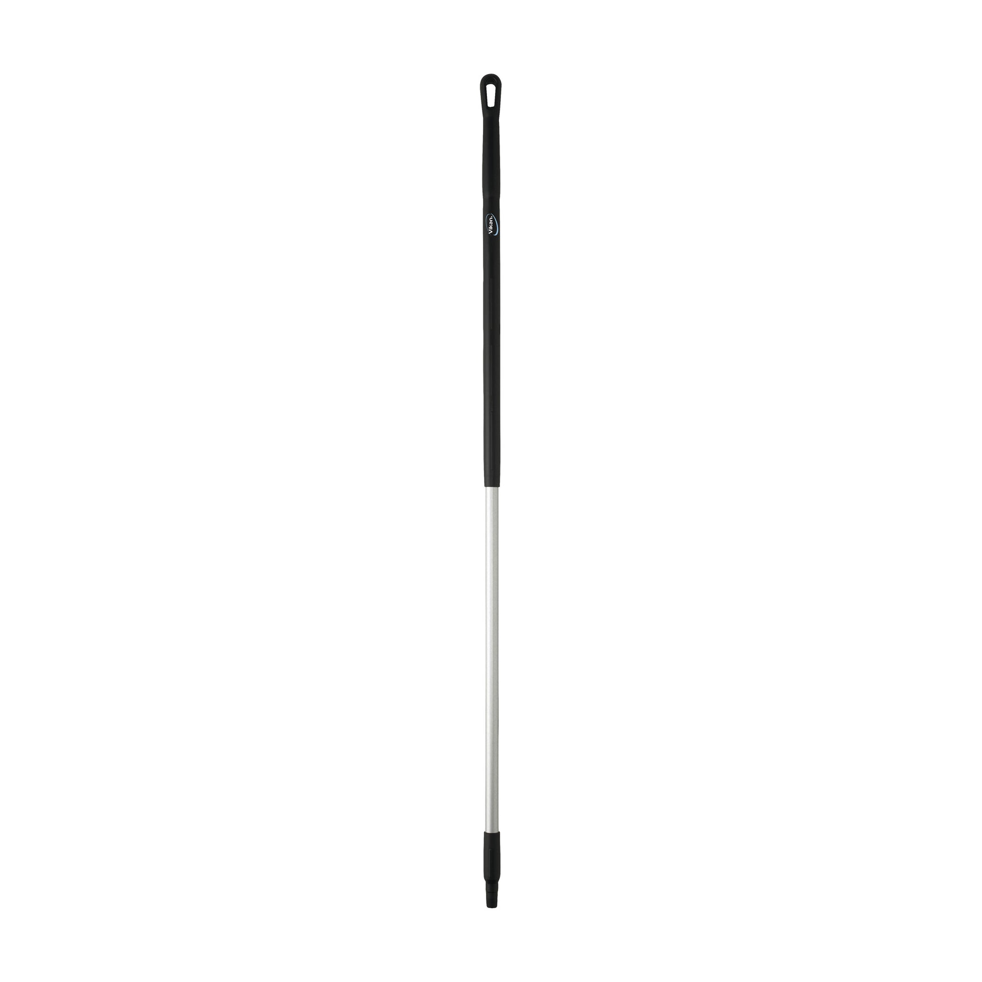Dette sorte aluminiumsskaft fra Vikan kombinerer holdbarhed og komfort. Med en længde på 1510 mm og en diameter på 31 mm er dette skaft designet til at passe til alle Vikan produkter, der kræver et skaft.