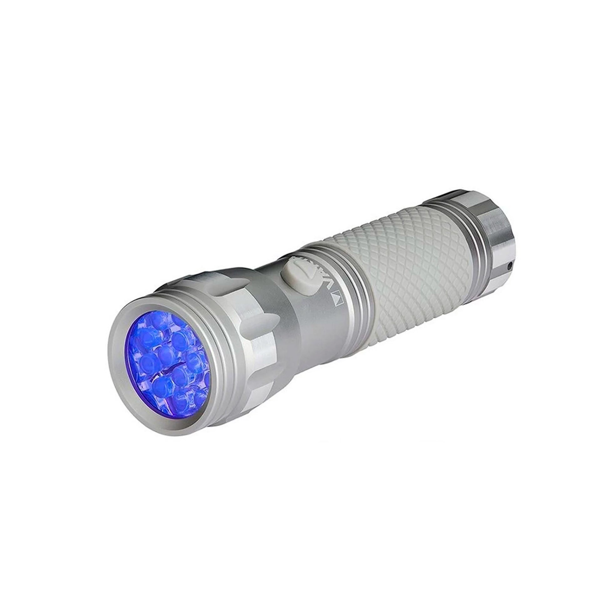 Varta lommelygten er en robust og pålidelig lyskilde med 14 LED-lys og UV-funktion (395-400 nm), der lyser op til 4,8 m.