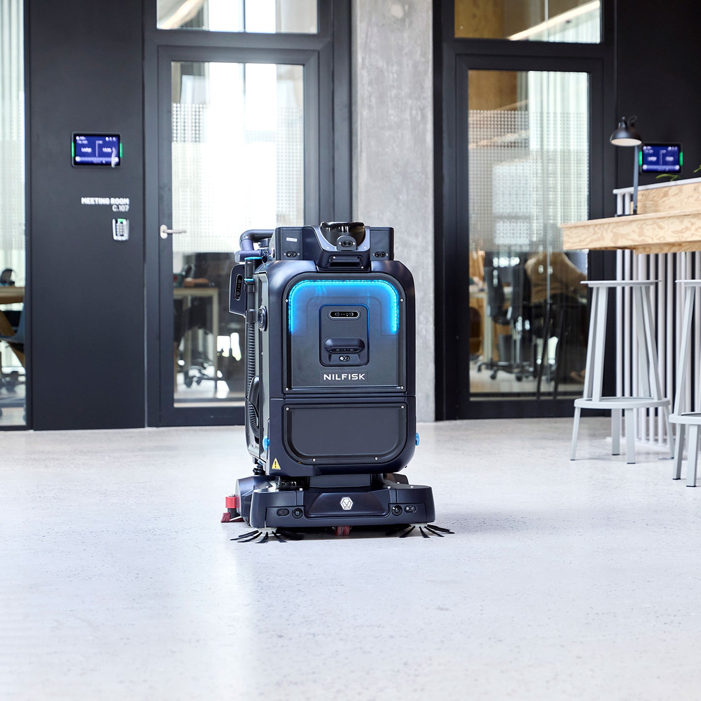 Gulvrengøringsrobot SC25 W med 3D LIDAR, forfra med hjul og børster