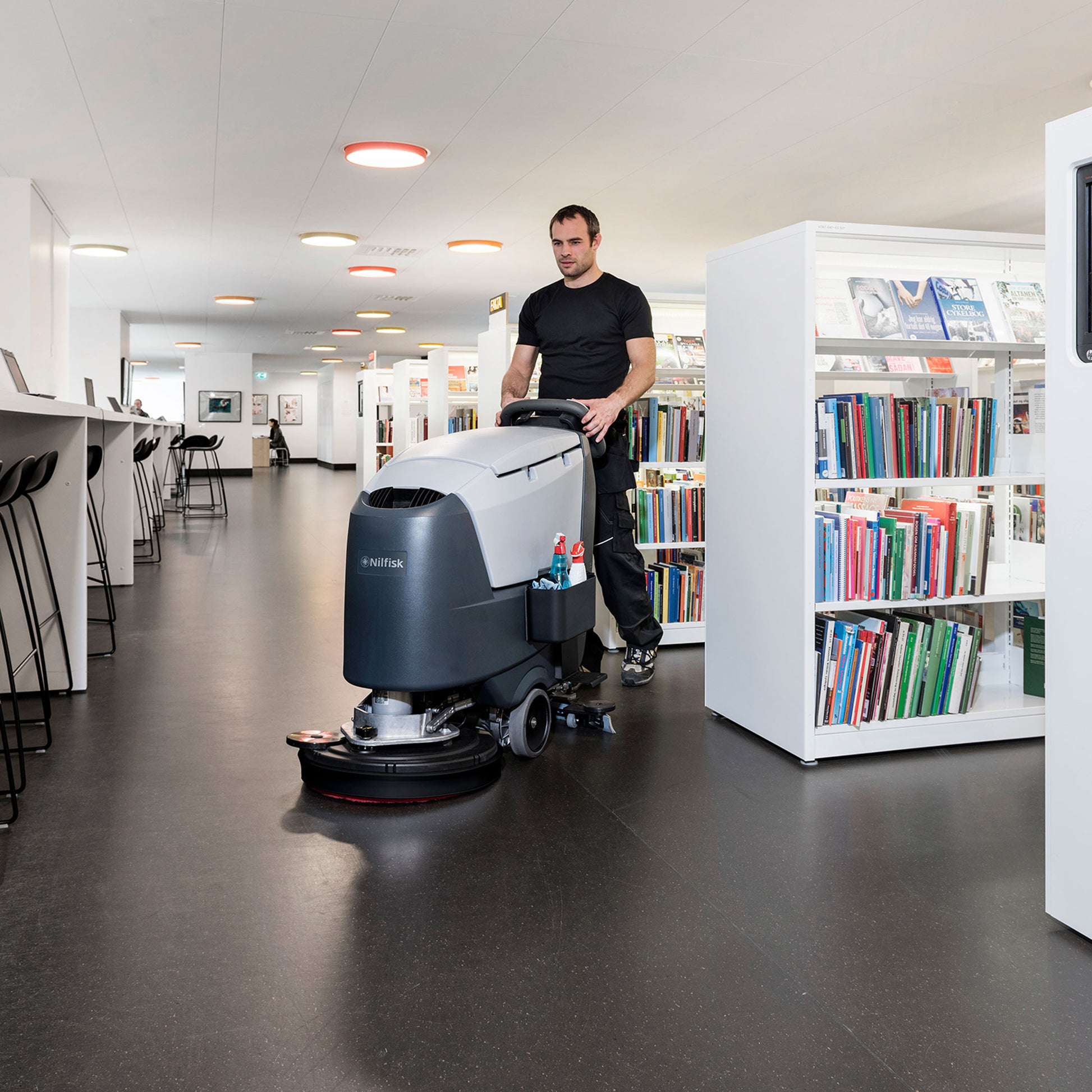 Nilfisk SC500 53 B professionel gulvvaskemaskine med 53 cm børstedæk, EcoFlex-system og ergonomisk betjening