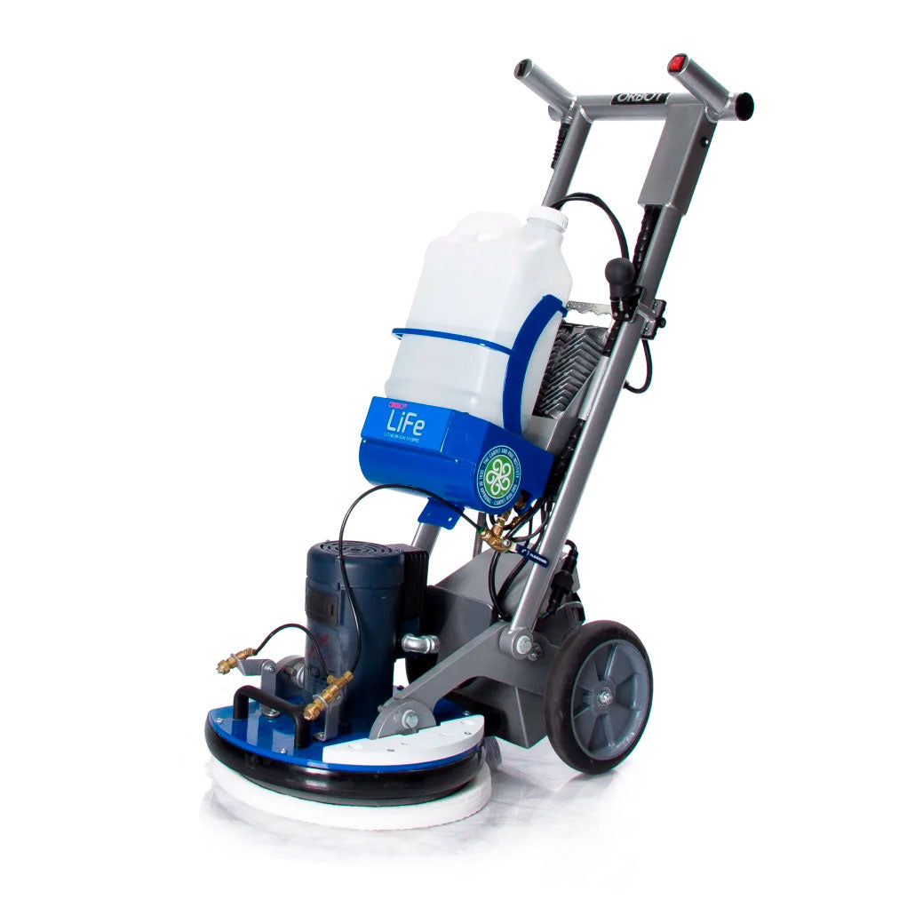 ORBOT LiFE i brug til dybderengøring af hårdt gulv med orbital dobbeltvirkning og lavt vandforbrug i professionelt miljø