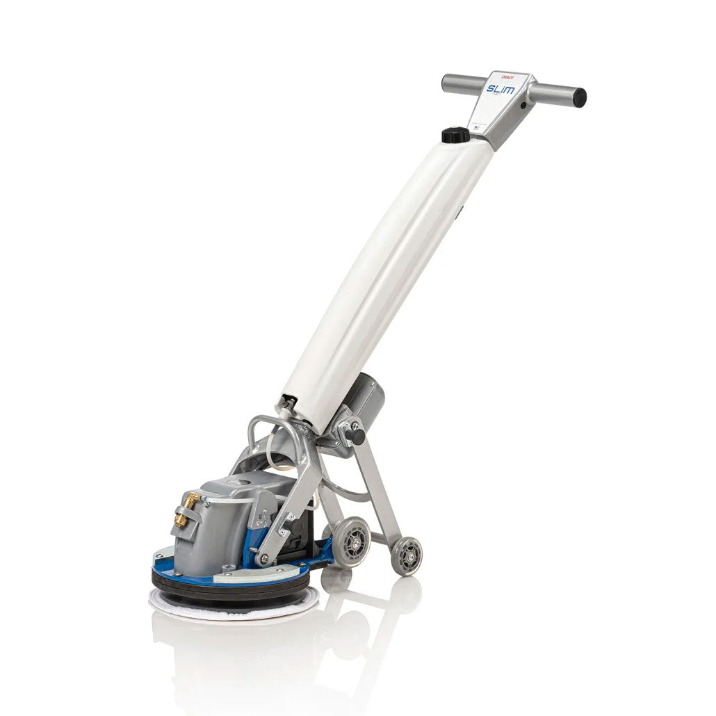 ORBOT SLiM i brug på gulvtæppe med orbital teknologi, der løsner snavs i fibrene og sikrer hurtig tørretid