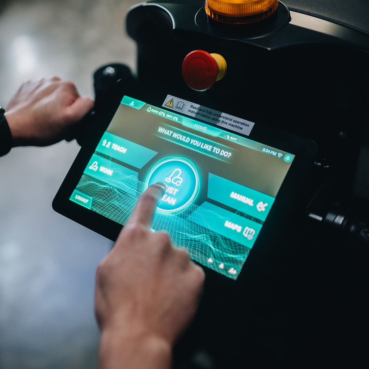 Kontrolskærm på tablet til Rex gulvvaskerobot med menuer og knapper